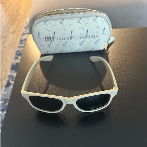 Taylor Swift 1989 Sunglasses - Brand new - Picture 2 of 3